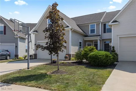 816 Robinson Dr, Lagrange, OH 44050