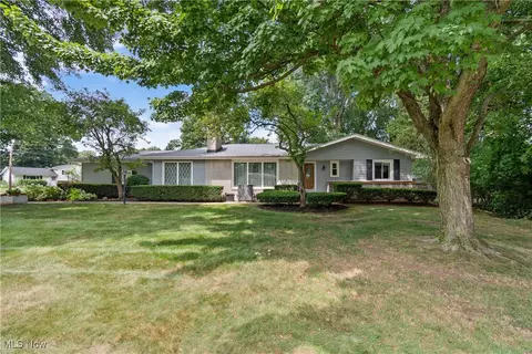 2595 Sand Run Pkwy, Fairlawn, OH 44333