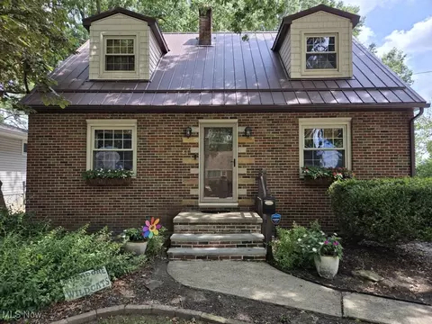 81 Hale St, Mogadore, OH 44260
