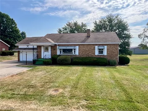 810 Canton Rd NW, Carrollton, OH 44615