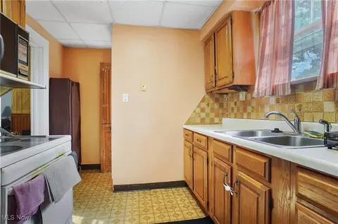 630 Ranney St, Akron, OH 44310 photo 12