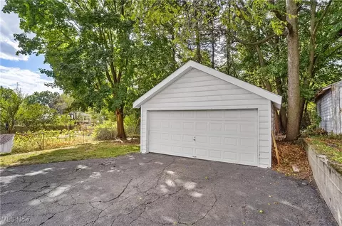 630 Ranney St, Akron, OH 44310 photo 28