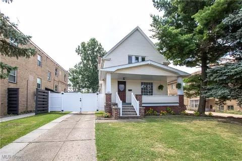 3877 Riveredge Rd, Cleveland, OH 44111