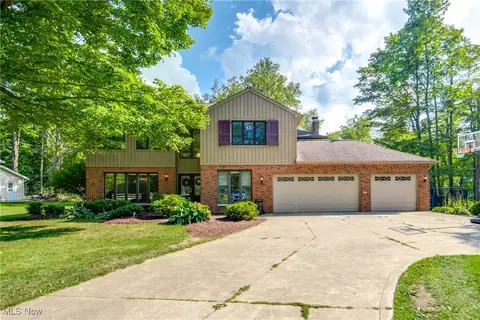10891 Nollwood Dr, Chardon, OH 44024