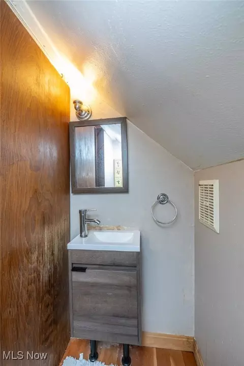 Bath - 351 E 232nd St, Euclid, OH 44123 photo 2 of 2
