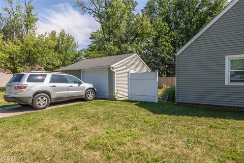 Exterior - 351 E 232nd St, Euclid, OH 44123 photo 5 of 6