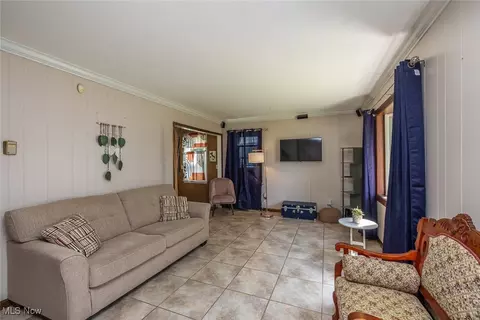 Living - 351 E 232nd St, Euclid, OH 44123 photo 2 of 3
