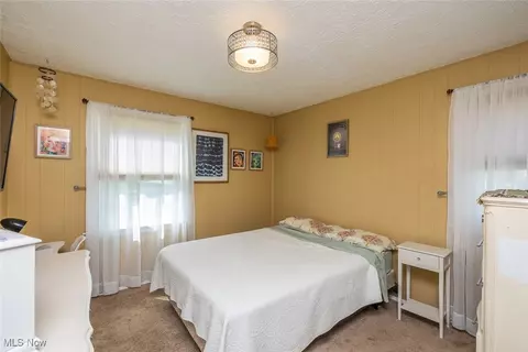 Bedroom - 351 E 232nd St, Euclid, OH 44123 photo 3 of 8