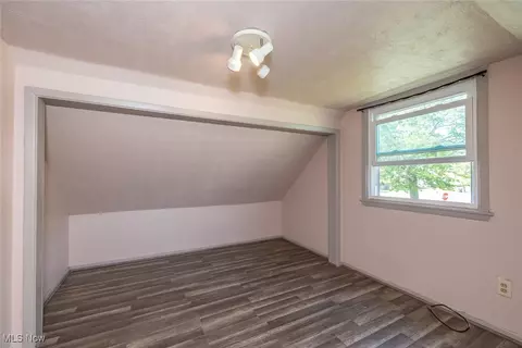 Bedroom - 351 E 232nd St, Euclid, OH 44123 photo 5 of 8