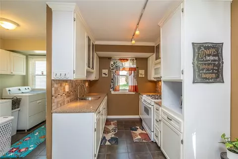 Kitchen - 351 E 232nd St, Euclid, OH 44123 photo 2 of 3
