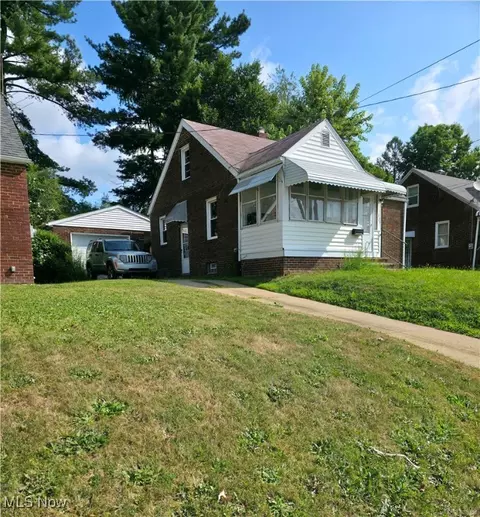 327 Robinson Ave, Barberton, OH 44203