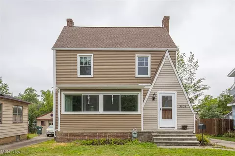 3904 Grantwood Dr, Parma, OH 44134