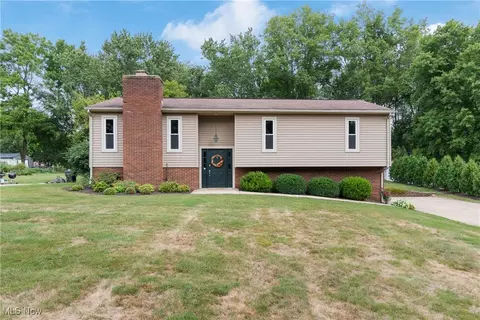 1409 Elmcreek St NW, North Canton, OH 44720