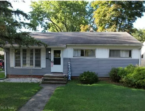 371 Fairwood Cir, Berea, OH 44017
