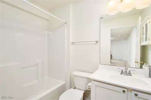 Bath - 116 Millstream Ct, Copley, OH 44321 photo 3 of 5