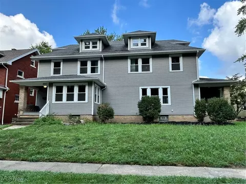 4942 Edgepark Dr, Garfield Heights, OH 44125