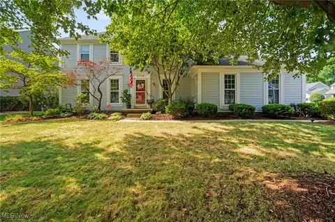 3714 Stratavon St NW, North Canton, OH 44720