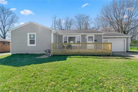 914 Pinecrest Rd, Girard, OH 44420