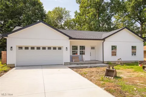 7632 Primrose Dr, Mentor On The Lake, OH 44060