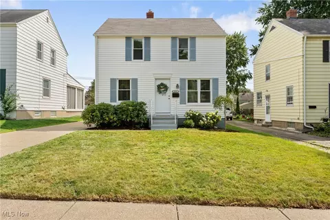 212 Hayes Ave, Cuyahoga Falls, OH 44221