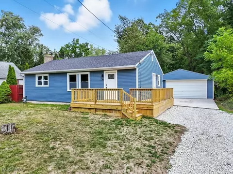 625 N Oakwood Dr, Akron, OH 44312