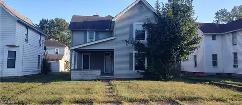 1027 Orchard St, Coshocton, OH 43812