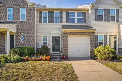 1444 Wellingshire Cir, Cuyahoga Falls, OH 44221