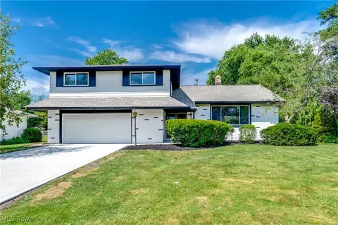 5429 Chickadee Ln, Lyndhurst, OH 44124
