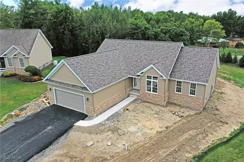8730 Kimblewick Ln NE, Warren, OH 44484 photo 2
