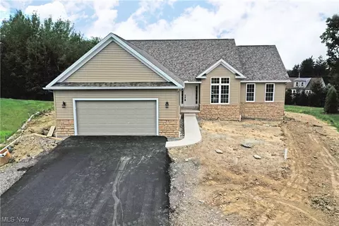 8730 Kimblewick Ln NE, Warren, OH 44484
