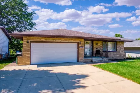 6882 Day Dr, Parma, OH 44129