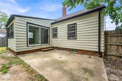 Exterior - 327 E 255th St, Euclid, OH 44132 photo 4 of 5