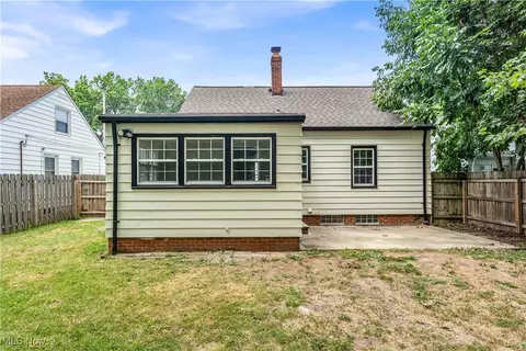Exterior - 327 E 255th St, Euclid, OH 44132 photo 2 of 5