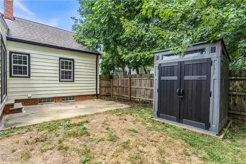 Exterior - 327 E 255th St, Euclid, OH 44132 photo 3 of 5