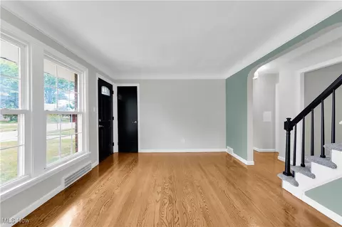 Living - 327 E 255th St, Euclid, OH 44132 photo 4 of 7