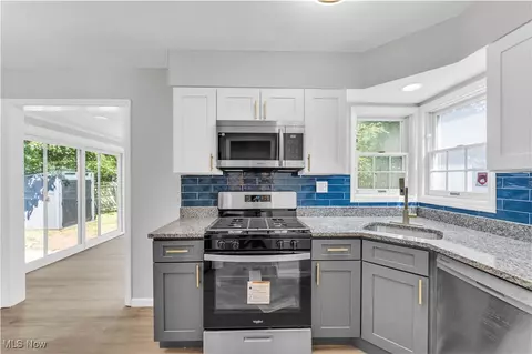 Kitchen - 327 E 255th St, Euclid, OH 44132 photo 4 of 4