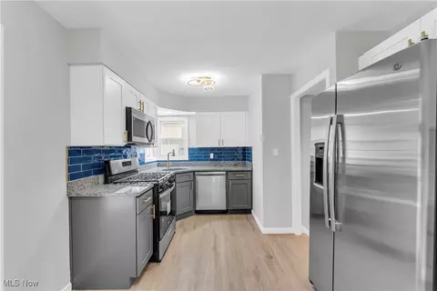 Kitchen - 327 E 255th St, Euclid, OH 44132 photo 2 of 4