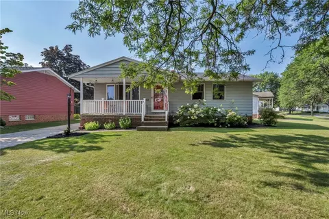 921 Colonel Dr, Cleveland, OH 44109