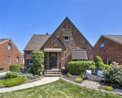 6467 Stanbury Rd, Parma, OH 44129