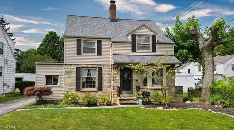 2278 Traymore Rd, University Heights, OH 44118