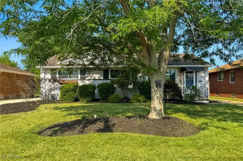 3380 Glenbar Dr, Fairview Park, OH 44126