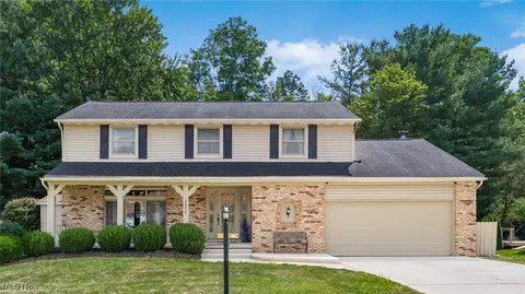 13070 E Crosset Hill Dr, Pickerington, OH 43147