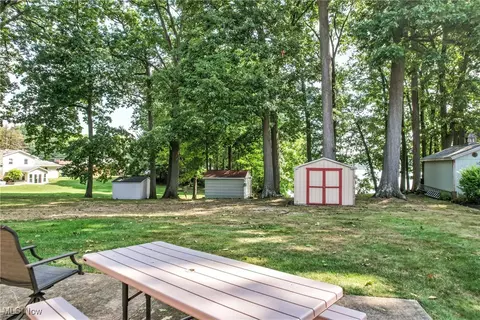 25 Lakeshore Dr, Struthers, OH 44471 photo 9