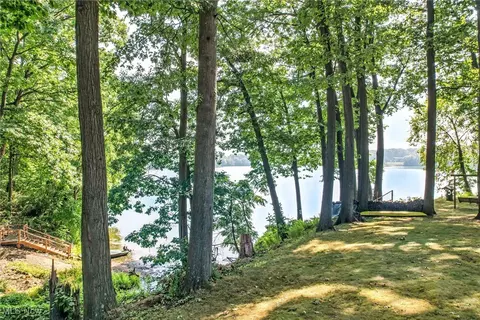 25 Lakeshore Dr, Struthers, OH 44471 photo 8