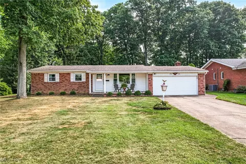 25 Lakeshore Dr, Struthers, OH 44471 photo 1