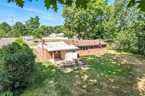 25 Lakeshore Dr, Struthers, OH 44471 photo 5