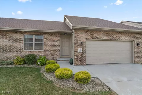 2 Bayview Cir, Cortland, OH 44410