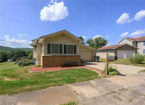 4995 Maple Grove Rd SE, Uhrichsville, OH 44683
