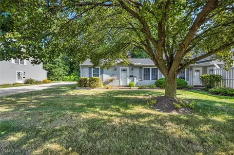 8107 Independence Dr, Mentor, OH 44060
