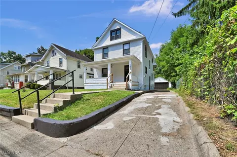 732 Carpenter St, Akron, OH 44310 photo 3